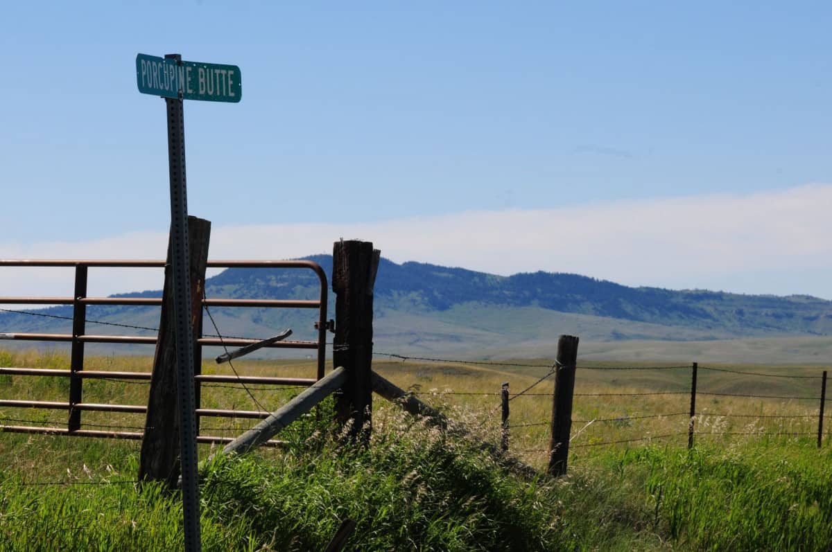 Veiskilt til Porcupine Butte i Montana