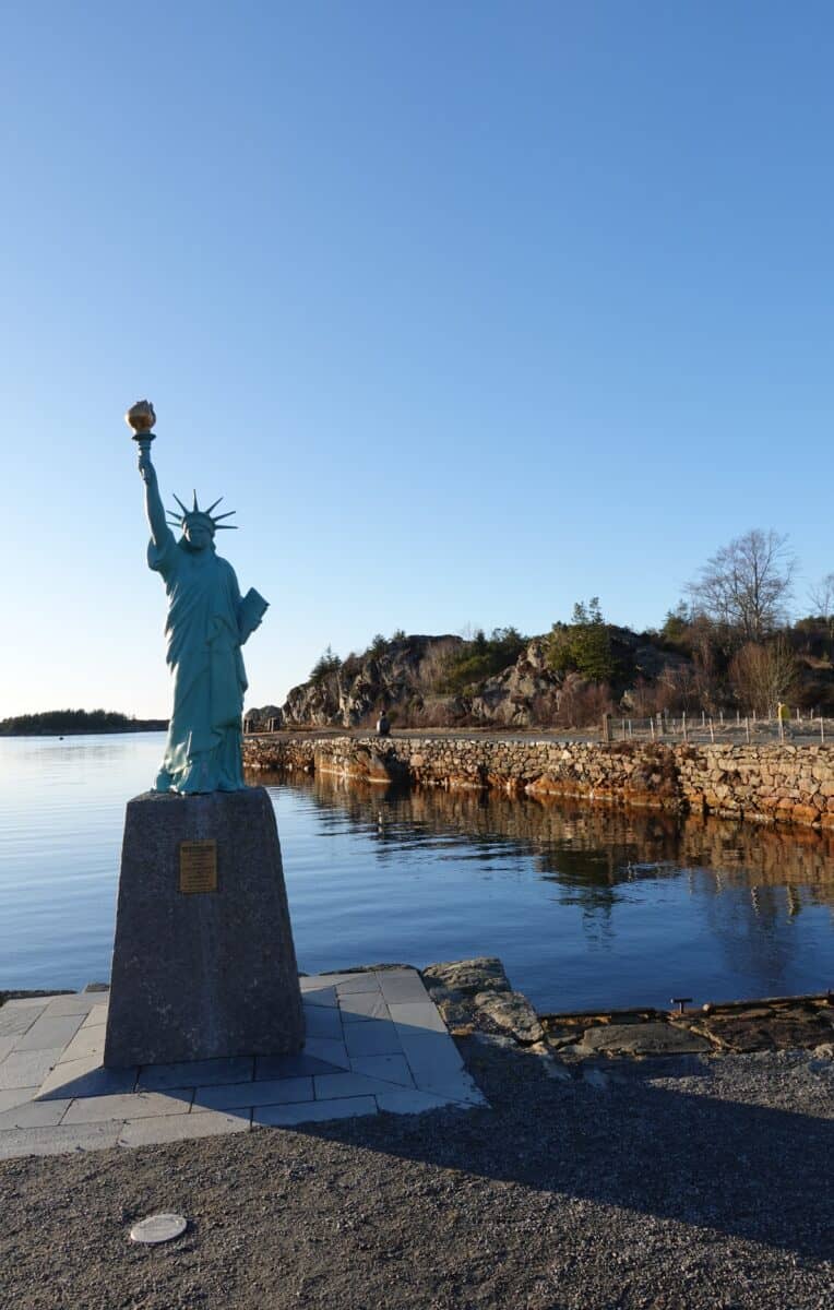 At Vigsnes there is a replica of the Statue of Liberty. The copper for parts of the original statue probably originated here in the mine, and was sent to its French owners to process. 