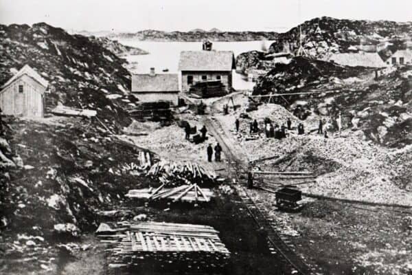 Construction of the mine with technology and facilitites for social and cultural life, a school and hospital, as well as housing, took place from 1865 at Vigsnes on the island of Karmøy, Rogaland County, western Norway.