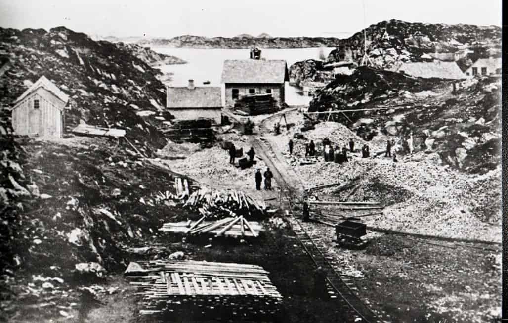 Construction of the mine with technology and facilitites for social and cultural life, a school and hospital, as well as housing, took place from 1865 at Vigsnes on the island of Karmøy, Rogaland County, western Norway.